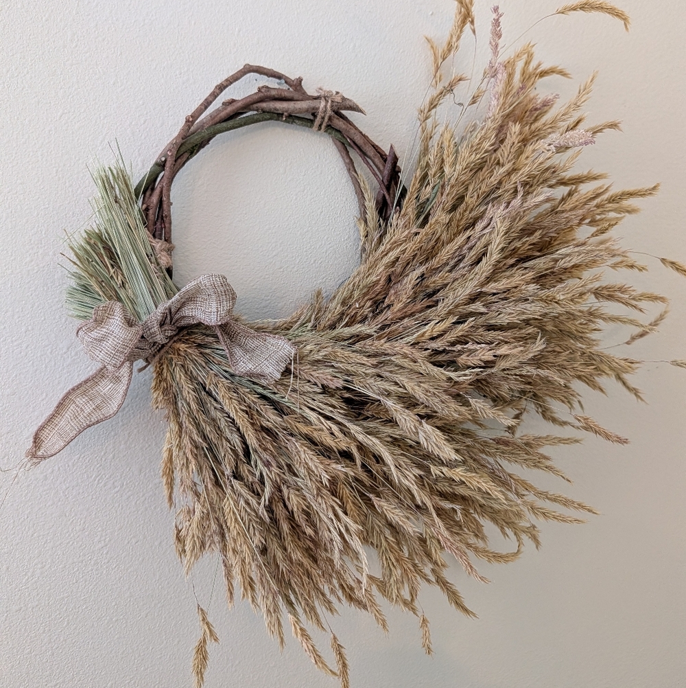 Natural Grass Wreath with Bow
